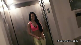 Encuentro Hotelero De Pareja Amateur Con Una Joven Morena